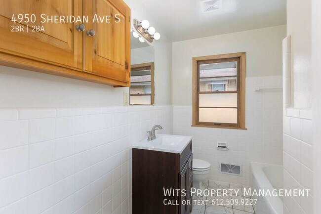 Building Photo - 2 Bedroom Duplex Near Lake Harriet