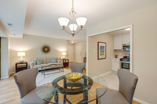 Foto del edificio - Lafayette Park Condominium | All Utilities Included | Pool, Tennis Court & Clubhouse