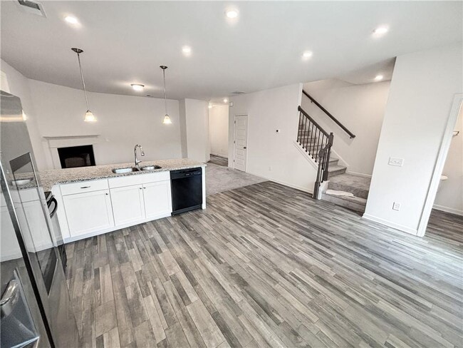Foto del edificio - 5784 Silver Lk Dr