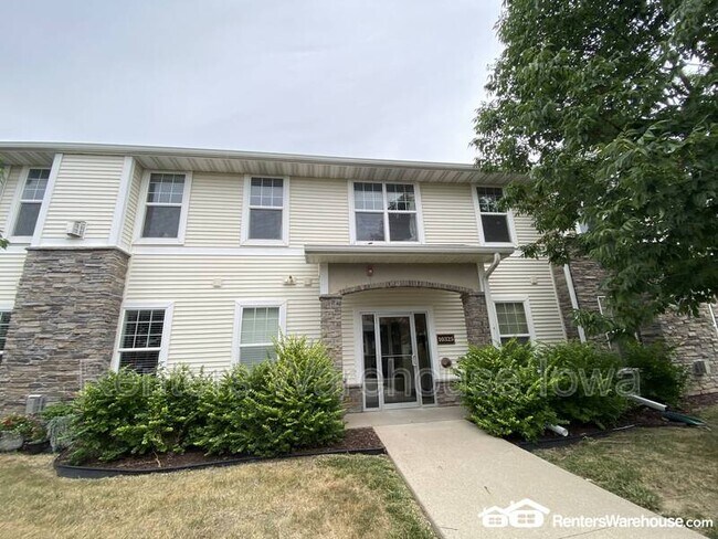 Building Photo - 10325 Providence Dr