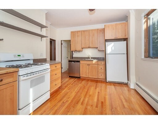 Building Photo - 77 Amory St
