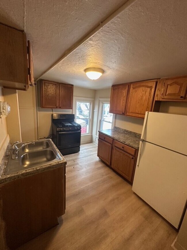 Building Photo - 621 Joseph Ave