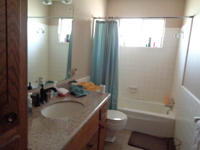 Building Photo - 55 Ash Ct