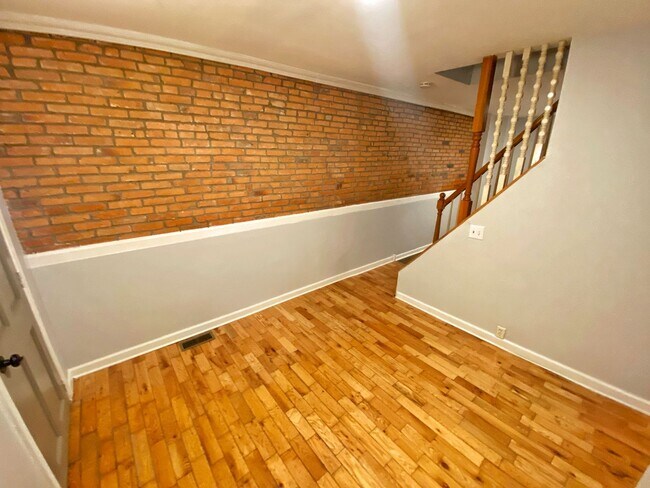 Building Photo - 405 S Monroe St