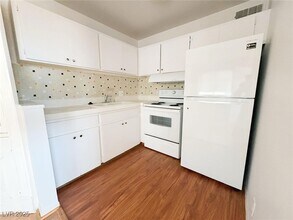 Building Photo - 212 Orland St