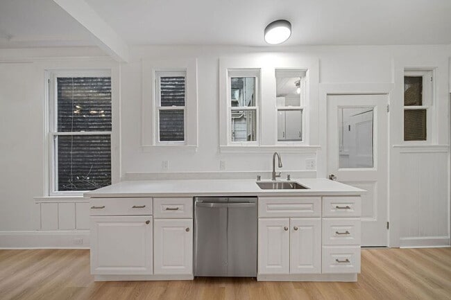 Building Photo - 1418 Leavenworth St