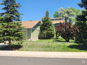 Building Photo - 146 Lois Dr