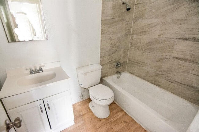 Building Photo - 7882 Locksley Rd