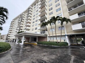 Building Photo - 401 Golden Isles Dr