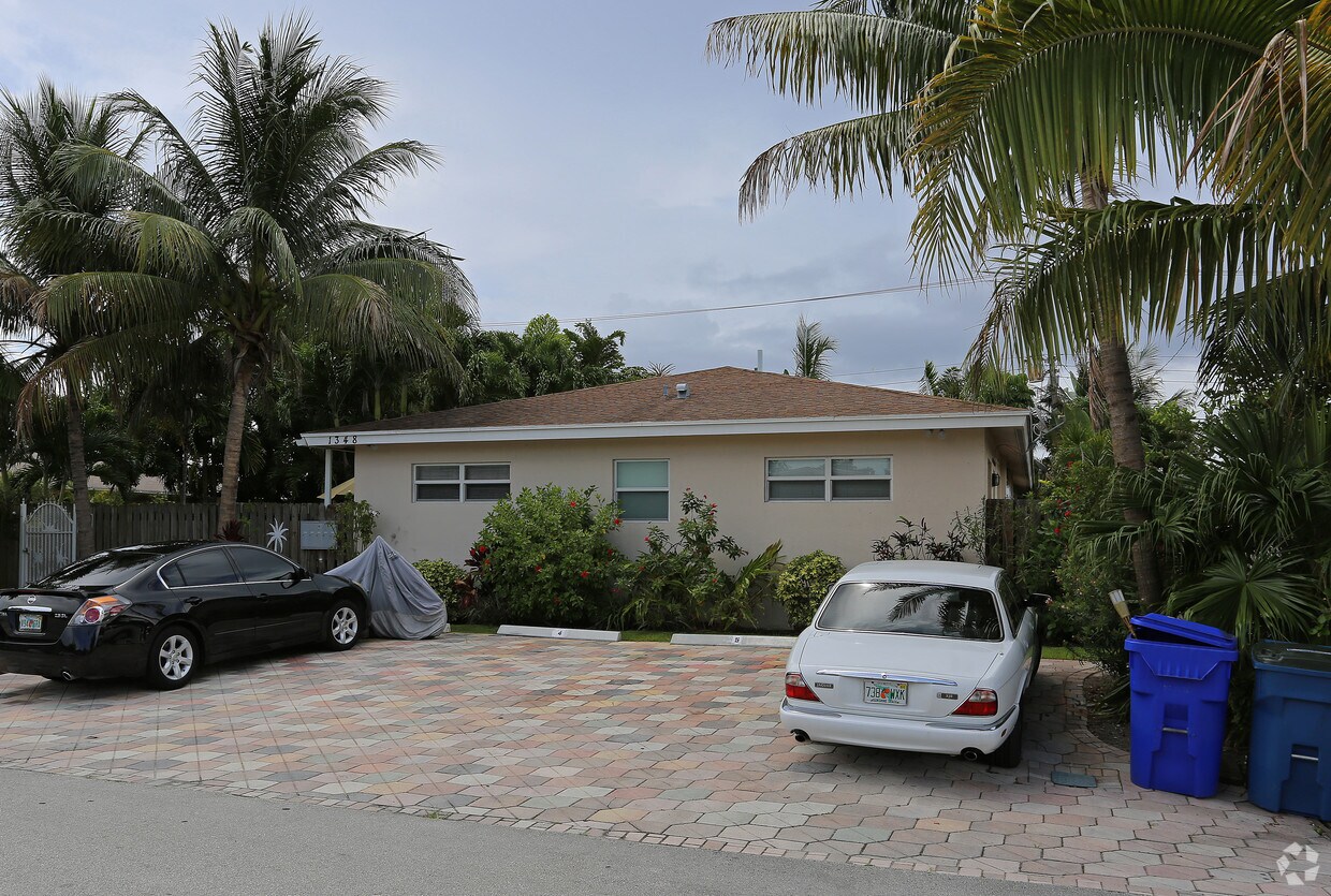 Building Photo - 1348 Holly Heights Dr