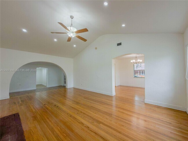 Foto del edificio - 410 Pinecrest Dr