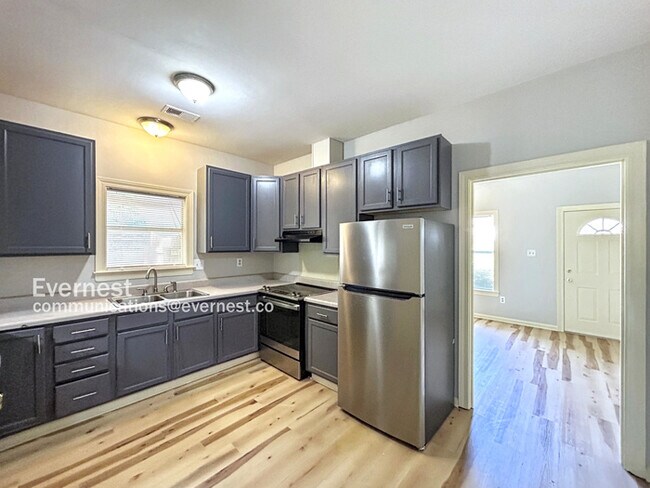 Foto del edificio - 692 Walnut Valley Ln