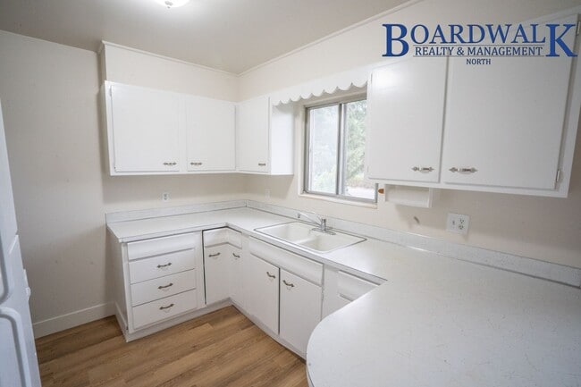 Building Photo - Newly updated 3 Bedroom home in Layton