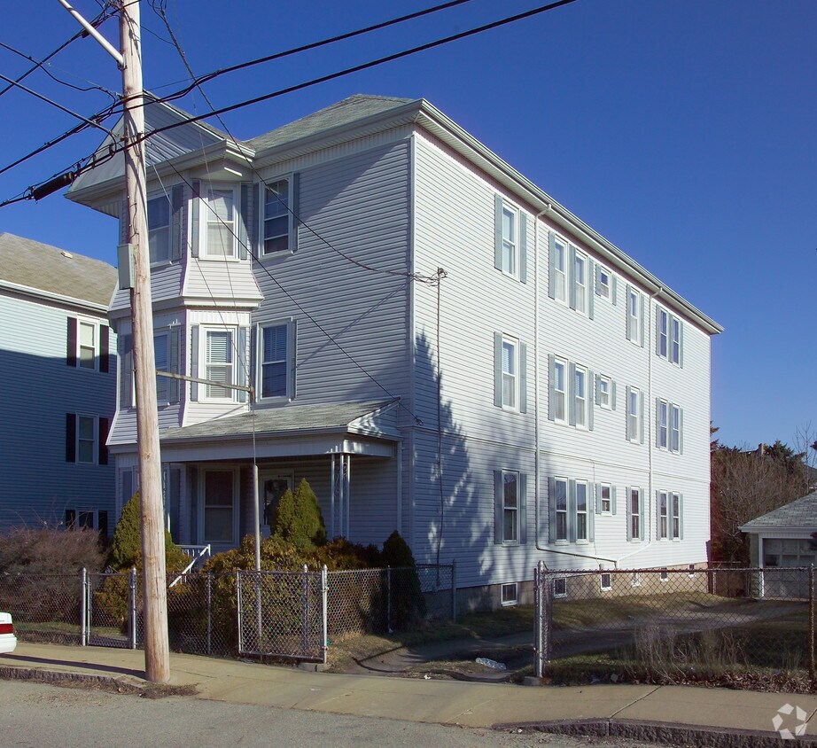 Building Photo - 76 Globe St