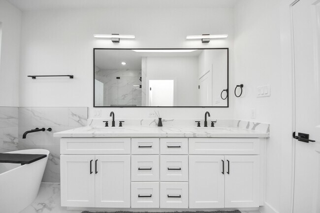 Foto del edificio - 2424 Harrington St