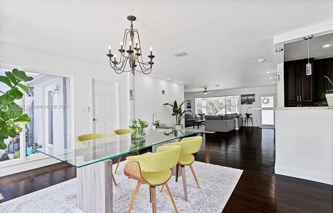 Building Photo - 14121 S Biscayne River Dr