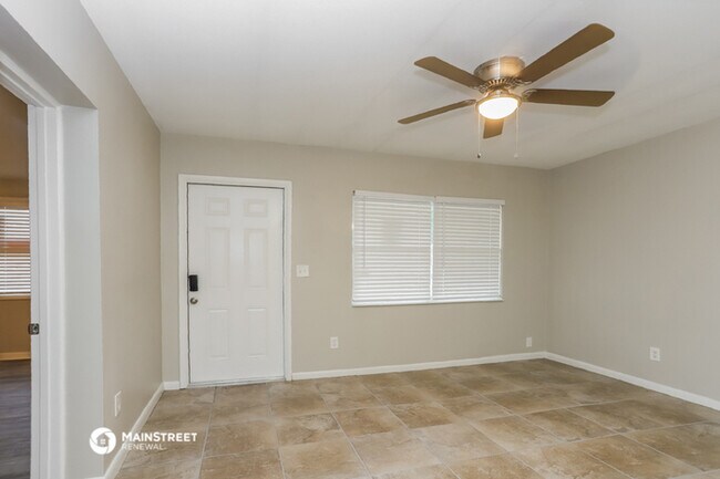 Building Photo - 2153 Riviera Dr