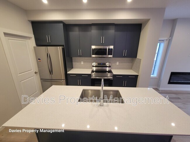 Photo du bâtiment - 3603-3606 6 Ave SW