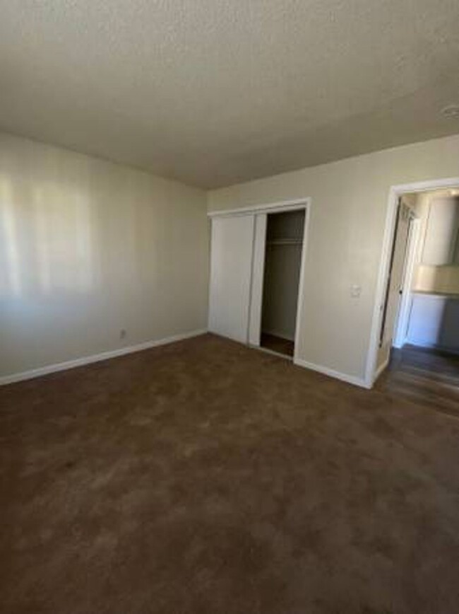 Building Photo - Single Story 1 Bedroom Apartments for Rent!