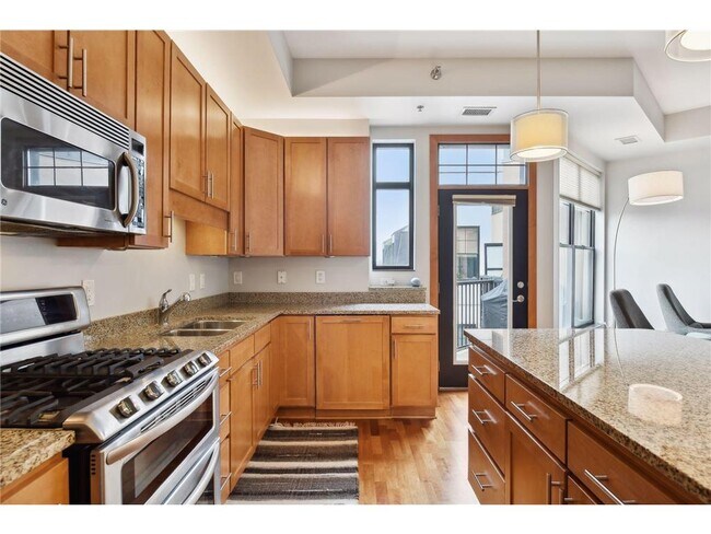 Foto del edificio - 317 Groveland Ave