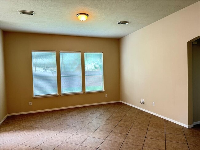 Building Photo - 10623 Saratoga Square