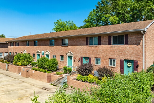 Building Photo - Greenbriar