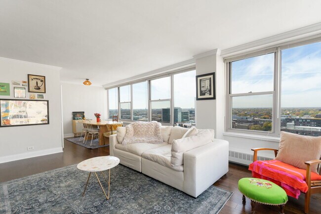 Foto del edificio - 3900 N Lake Shore Dr