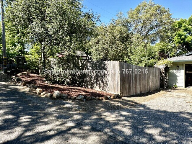 Foto del edificio - 1283 Live Oak Ln