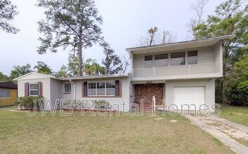 Building Photo - 7818 Caxton Cir W
