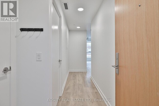 Photo du bâtiment - 150 Logan Ave