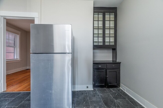 Foto del edificio - 1340 McCausland Ave