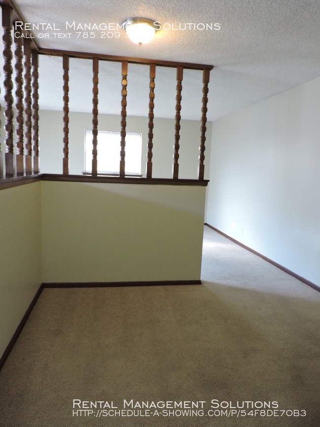 Building Photo - Bluewood East Apts- 2 BR 1 Bath