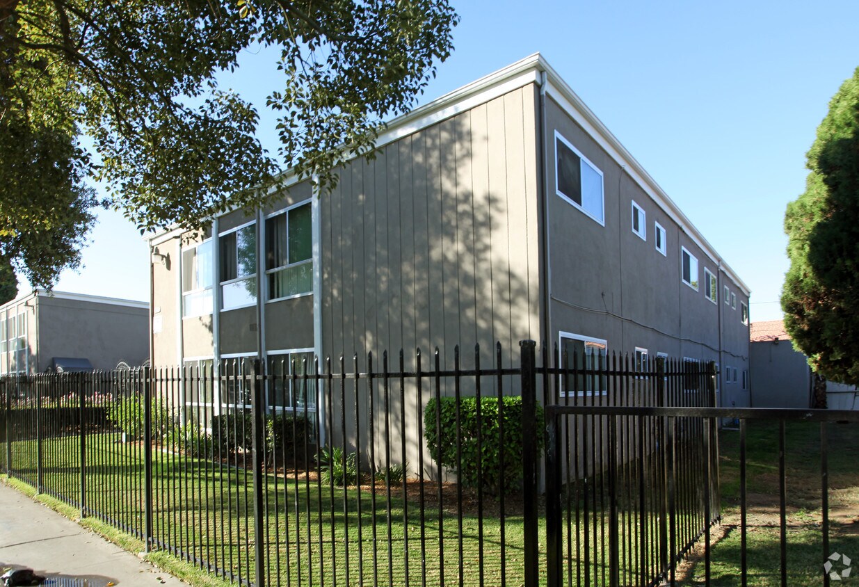 Building Photo - 909 S Citron St