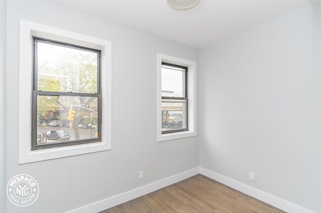 Building Photo - 297 Meeker Ave