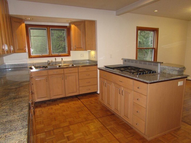 Building Photo - Duplex in Lake Forest Park