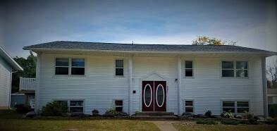 Primary Photo - 921 Redwood St W