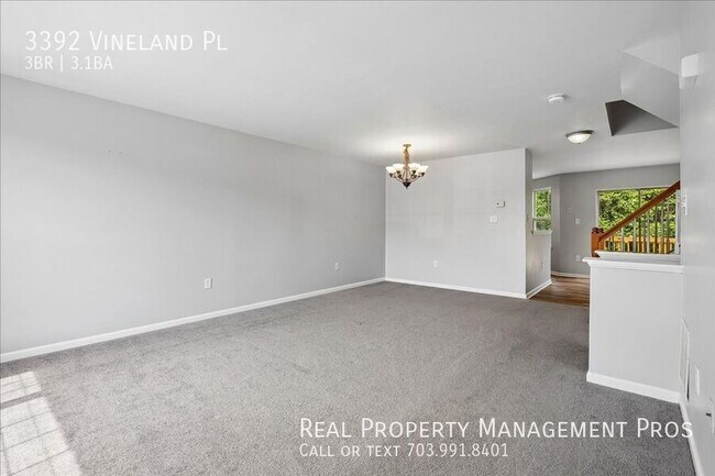 Building Photo - 3392 Vineland Pl