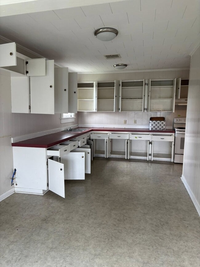 Building Photo - 131 Castille St