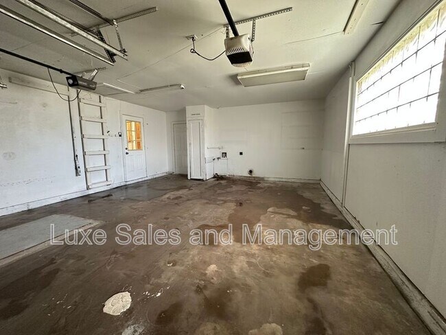 Building Photo - 1300 NW 103rd St
