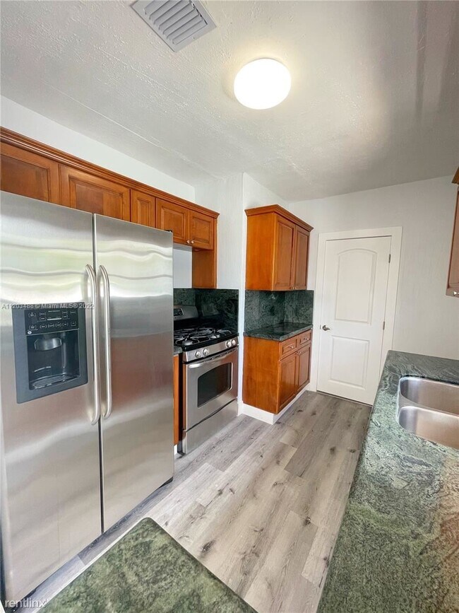 Foto del edificio - 3 br, 2 bath House - 40 W 64th St