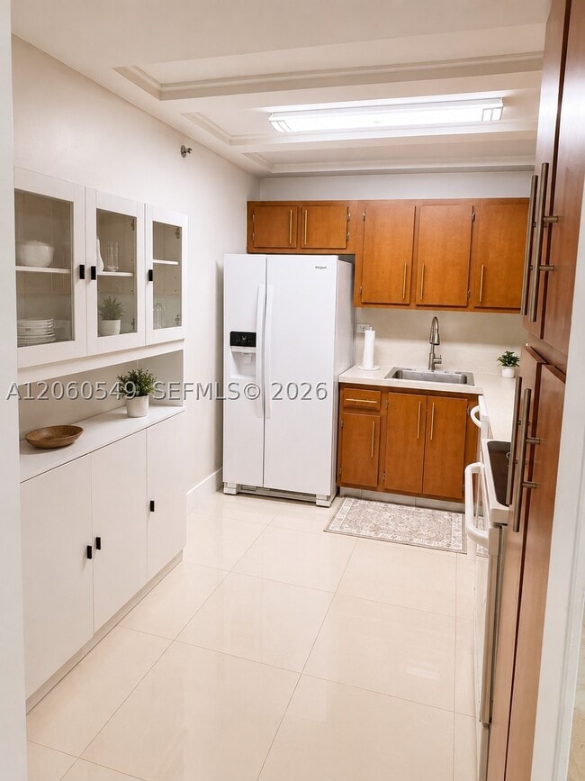 Building Photo - 6039 Collins Ave