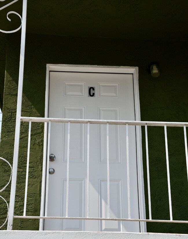 Building Photo - Secure, All-Inclusive 2-Bed with Wi-Fi & U...