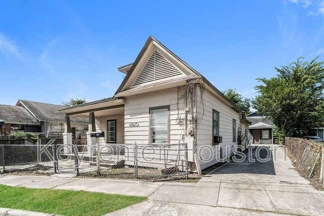 Building Photo - 4610 Schroeder St