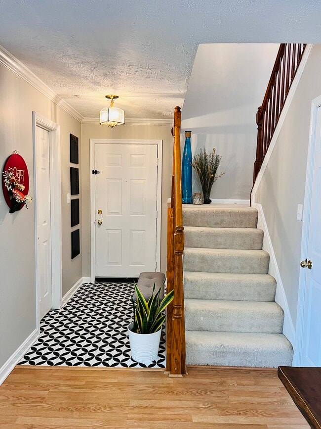Entryway - 20406 Shore Harbour Dr