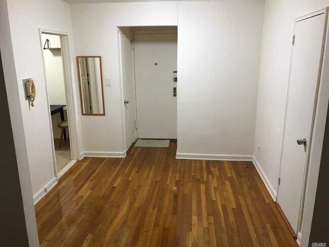 Foto del edificio - 83-11 139th St