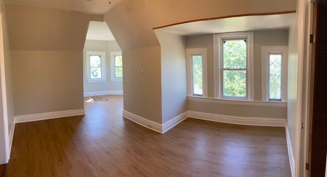 Building Photo - 257 Richmond Ave