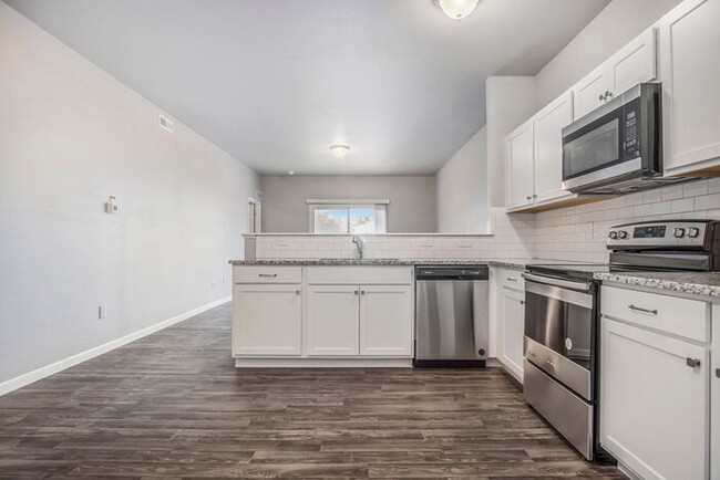 Building Photo - 15921 Cedar Dr