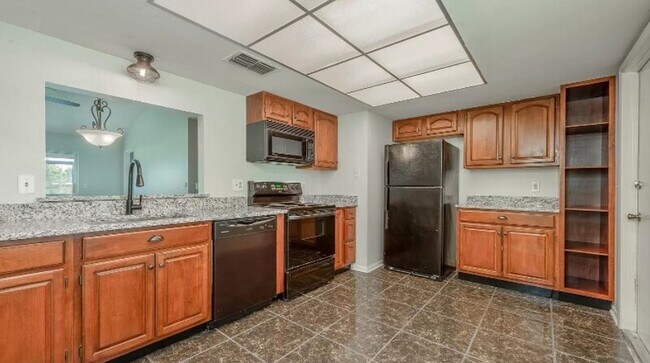 Building Photo - 10652 Wyndcliff Dr