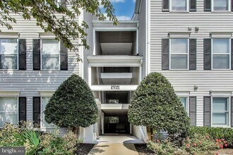 Building Photo - 10021 Vanderbilt Cir