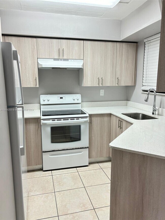 Foto del edificio - 8365 SW 152nd Ave